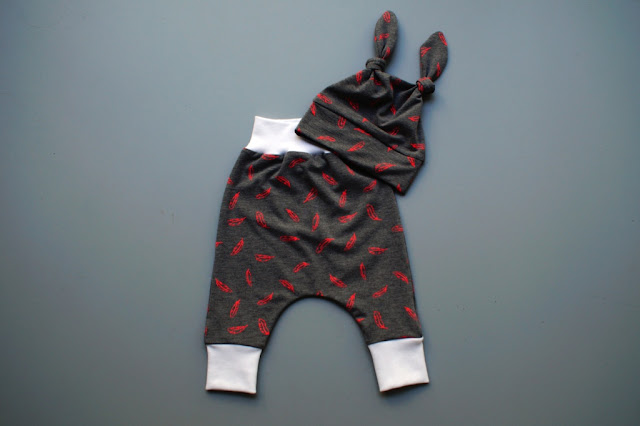 Harem pants and baby bunny hat, sewn by huisje boompje boefjes