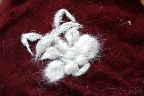 Needle felted cat portrait from cat hair (WIP), by Alicia Sivertsson 2015. aliciasivert, alicia sivert, alicia sivertsson, katten tofslan, katt, katter, kattporträtt, porträtt, portrait, cat, cats, felt, felted, needle felted, needlefelted, needle felt, needlefelt, nåltova, nåltovat, nål tova, tovat, tovningsnål, katthår, kattpäls, päls, hår, textile art, fiber art, textilkonst, textil konst, skapa, skapande, kreativitet, ull, broderi, embroidery, needlework, återbruk, redesign, remake, halsduk, ylle, bild, monthly makers, flag, flagga, vimpel