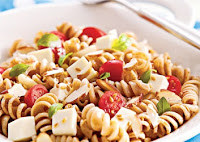 Salada de Macarrão Com Tomate-Cereja e Tofu (vegana)