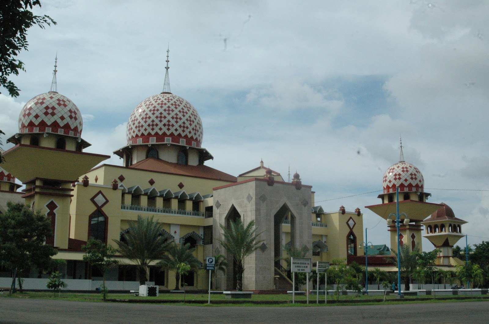 Maros Masjid Al~Markas Al-Islami dan Masjid Terbesar di Dunia