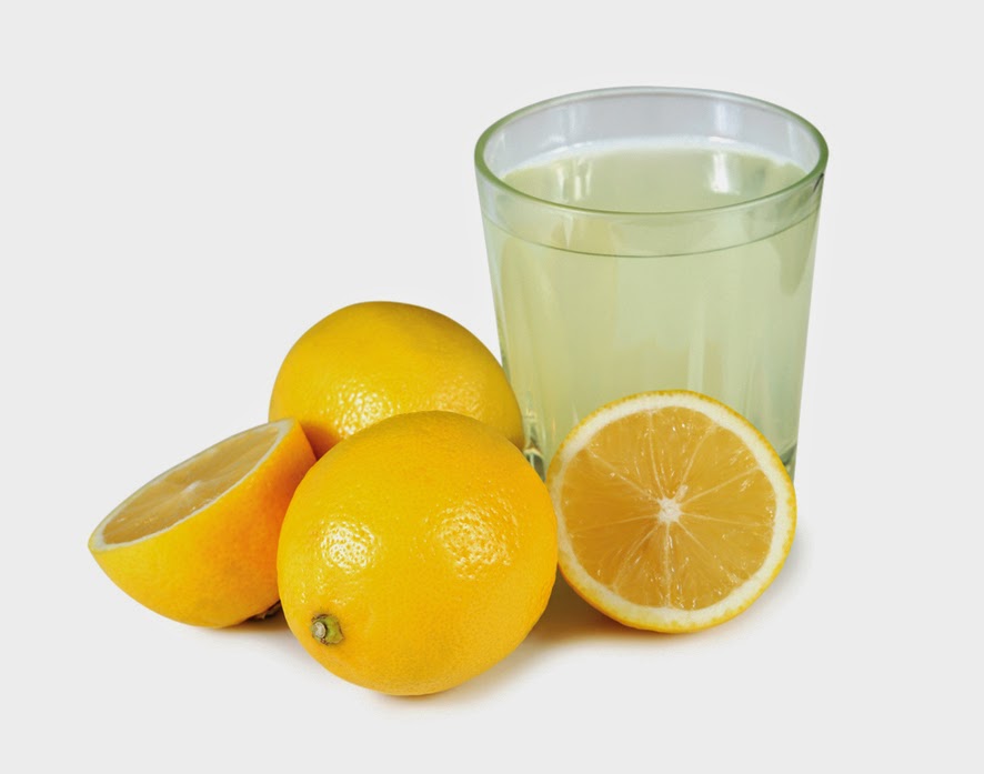 air mineral dengan campuran jeruk lemon