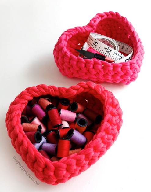 Valentine's Day free crochet patterns, heart basket (photy by My Poppet) | Happy in Red Valentine's Day free crochet patterns, heart basket (photy by My Poppet) | Happy in Red
