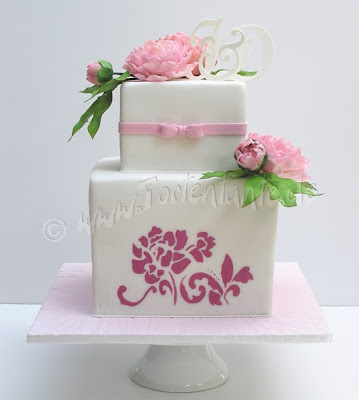gestapelte Hochzeitstorte