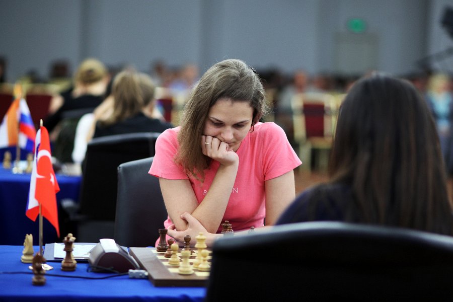 Hou Yifan Sole Winner In Moscow GP Round 1 