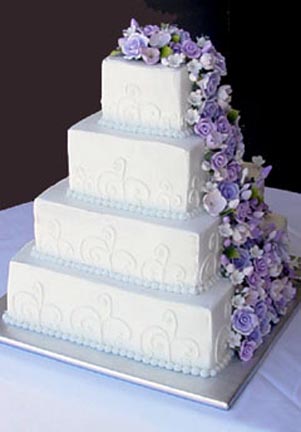 There are plenty of peacock wedding cake designs to be found