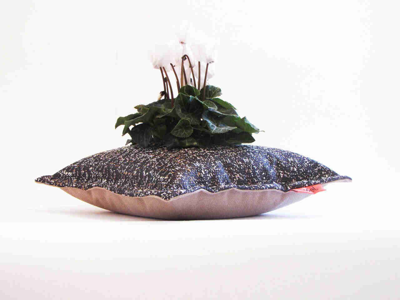 Studio Libel’s Pillow Pots decorates your home creatively Spicytec