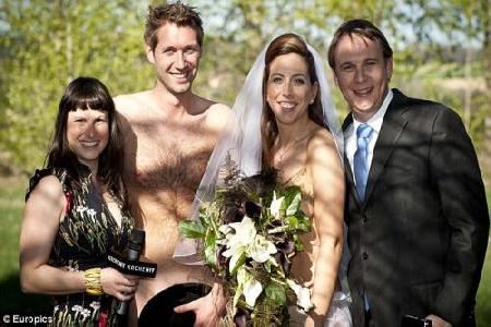 انفرااد بالفيديو اخر تقاليع عريس وعروسه عريانين في حفل زفافهم - كلوا