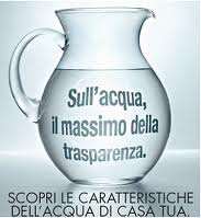 immagine campagna informativa coop uso acqua pubblica di casa Polidream Assoutenti foggia Brocca con acqua e scritta " Sull'acqua, il massimo della trasparenza". Polidream-Assoutenti Foggia