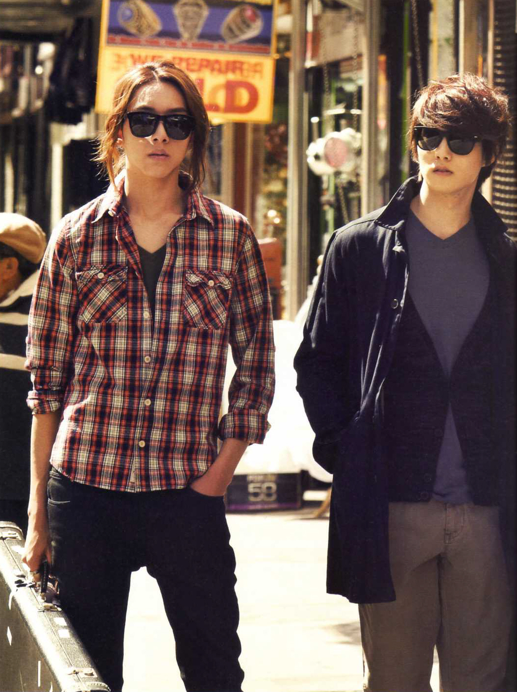 http://4.bp.blogspot.com/-g5OwwfCLTwM/T6P7pR4fkYI/AAAAAAAAJlI/d8dlg8O1b1I/s1600/%5BSCAN%5D+CNBLUE+Ear+Fun+Limited+Edition_Part+3+(4).jpg