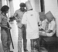 Un'immagine dell'esperimento della prigione di Stanford foto dell'esperimento