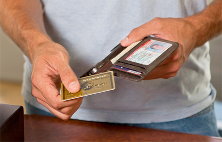 Casing iPhone berbentuk dompet