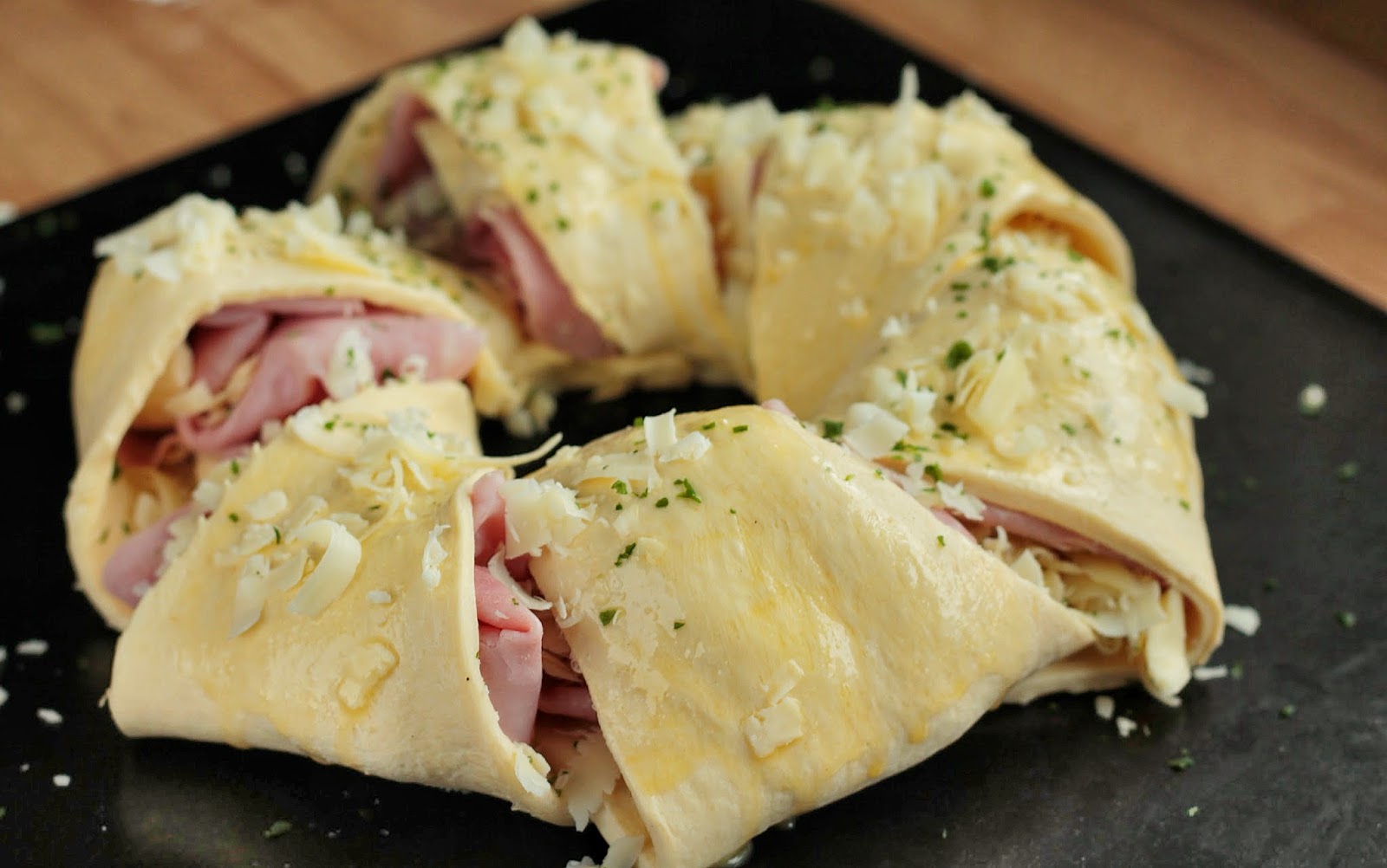 Good Food, Shared Cheese and Ham Pastry Ring