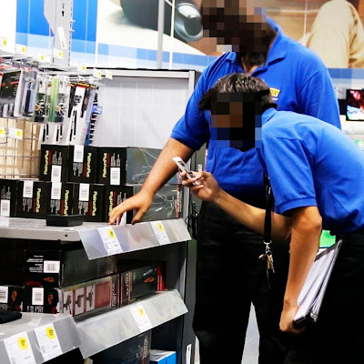 Two Best Buy blue shirts looking more confused than normal