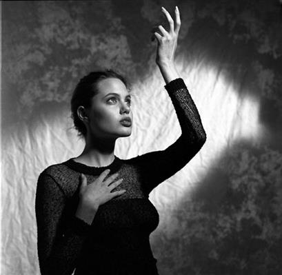 ΑΠΟΚΑΛΥΨΗ: ΔΕΣ τη φωτογραφία της Angelina Jolie στα 16 της που προδίδει που έχει κάνει πλαστική! jolie