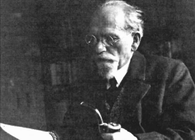 Edmund Husserl with pipe.
