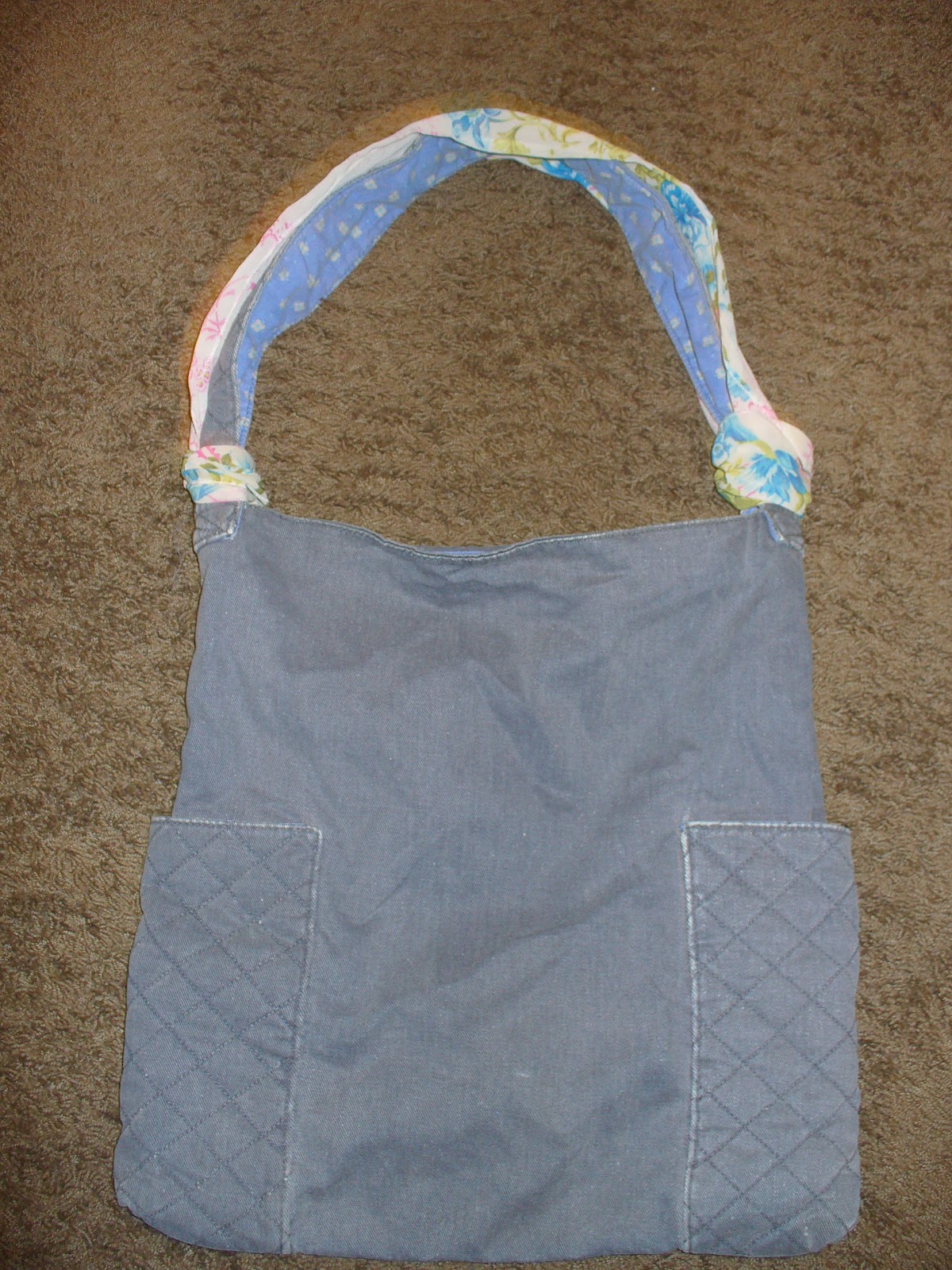 Kai Leigh Bow 22 Ways to Make a Boring Bag Exciting Using Only a Scarf.