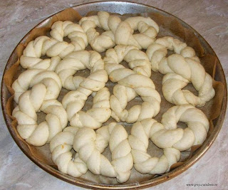 Mucenici moldovenesti de post reteta macinici sau sfintisori retete dulciuri gustari desert covrig covrigi polonezi cornuri de 9 martie,