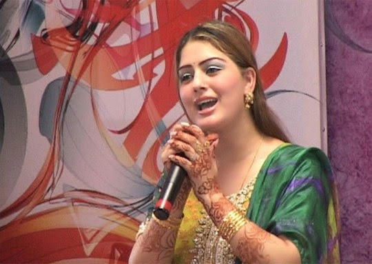 Girly Things : Singer Ghazala Javed