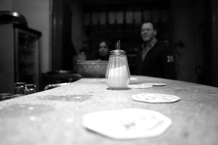 sucrier - sugar shaker photo, sucrier doseur, sugar shaker, © dominique houcmant