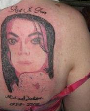 horrible tatuaje de michael jackson