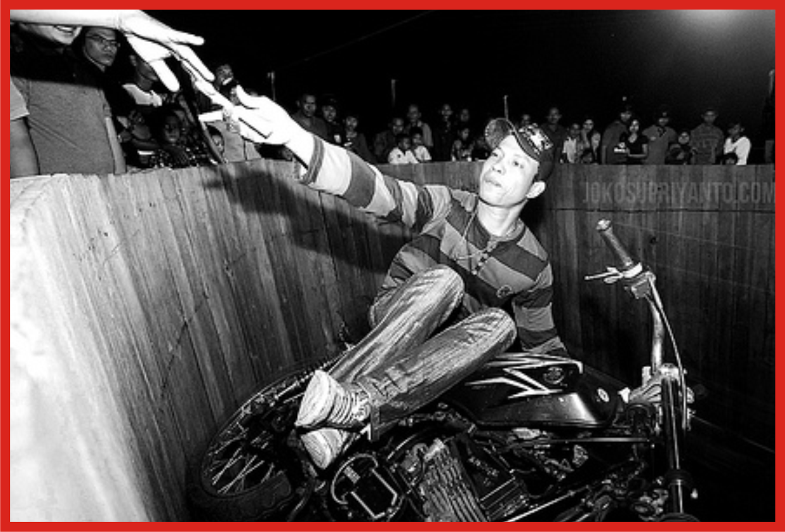 Primbon donit (Penjelasan Ilmiah) Tong Setan Pertunjukan Motor Ekstrim