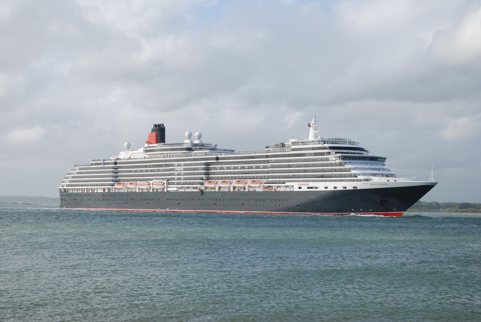CUNARD, CARNIVAL UK and "CUNARD QUEENS" departing Southampton