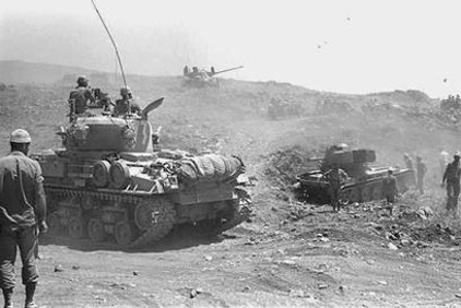 armée israélienne Israeli+tanks+in+golan+88