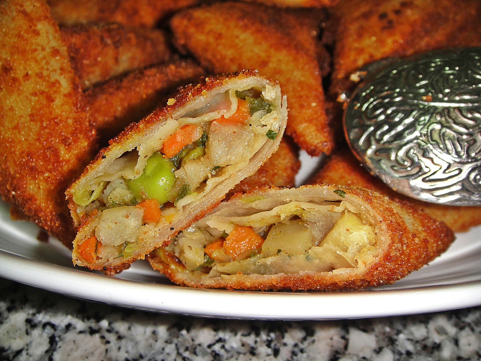 Maryam's Culinary Wonders: 428. Vegetable Samosa