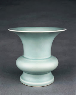 Imperial Yongzheng vase