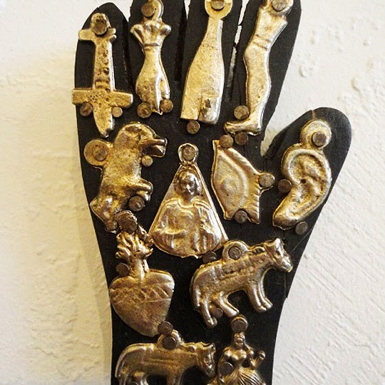 メキシコ雑貨 nifunifa: 手の形をしたミラグロ壁飾り