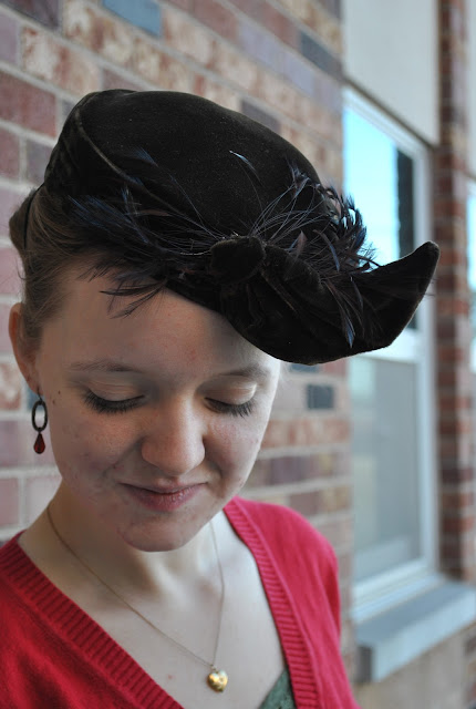Flashback Summer- Class Christmas Party outfit, 1950s vintage hat