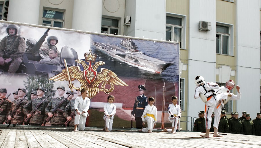 Показательные выступления каратистов (дети)