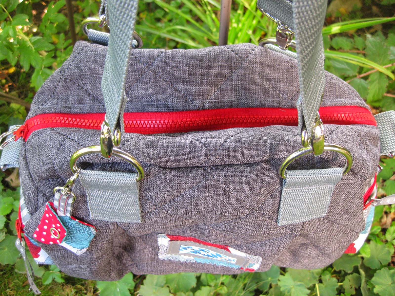G'macht in oberbayern: kugeltasche für eine rosenliebhaberin