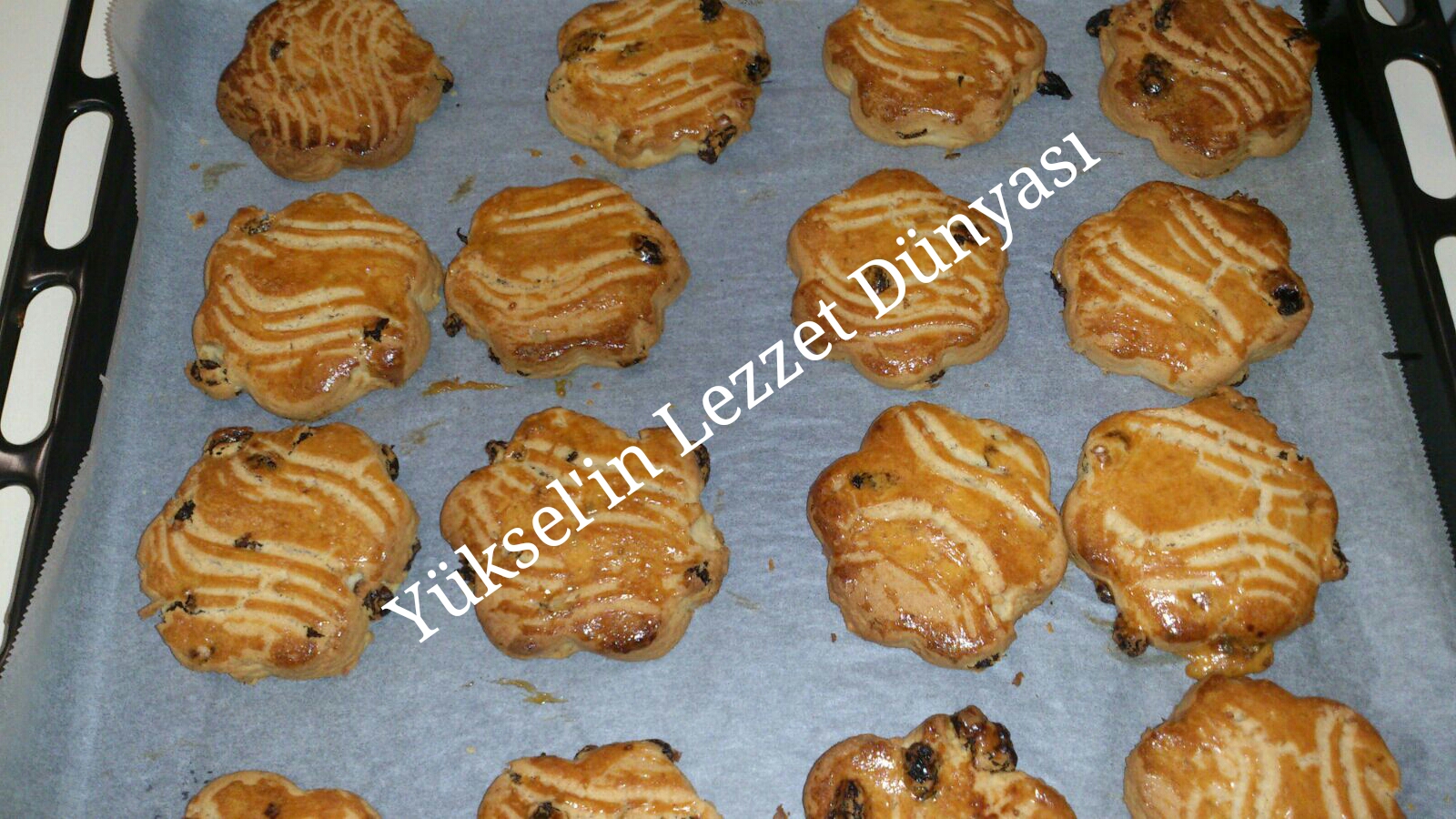 Pastane Usulü Üzümlü Kurabiye Tarifi Pastane Usulü Üzümlü Kurabiye Tarifi