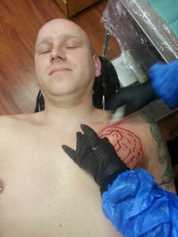Het Tattoo, BME, Piercing, scarification, Branding Body modification title=