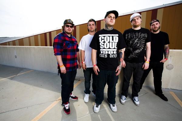 Devil+wears+prada+dead+throne+leak