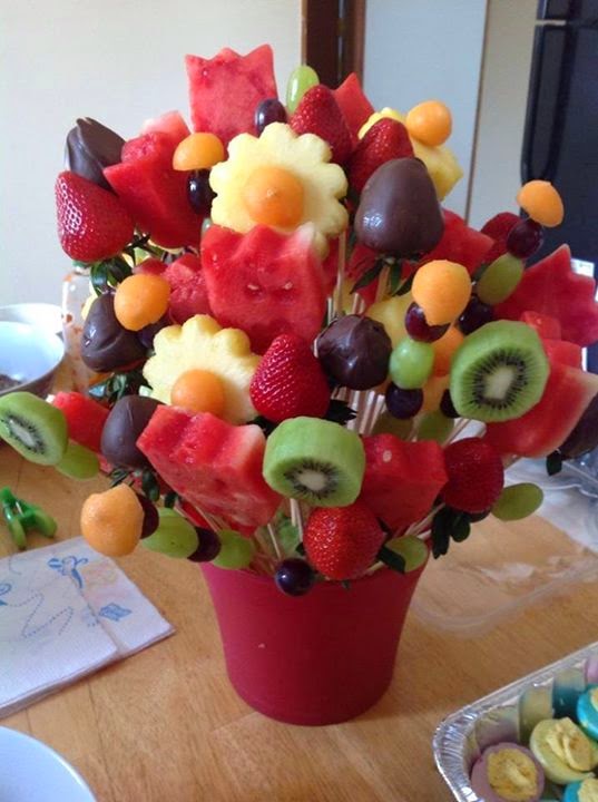 Cute fruit cup ideas You get something acidic, something interesting, and something sweet. The acid in lemon, lime, or orange juice brightens up the flavors and keeps fruit from turning brown.