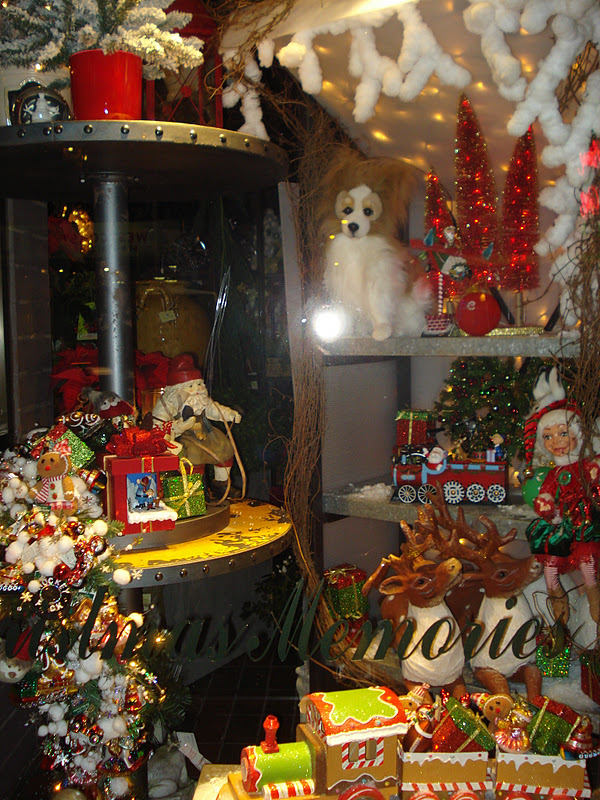 Welcome to Emi's Quilts!: Kerrisdale Village Christmas window displays