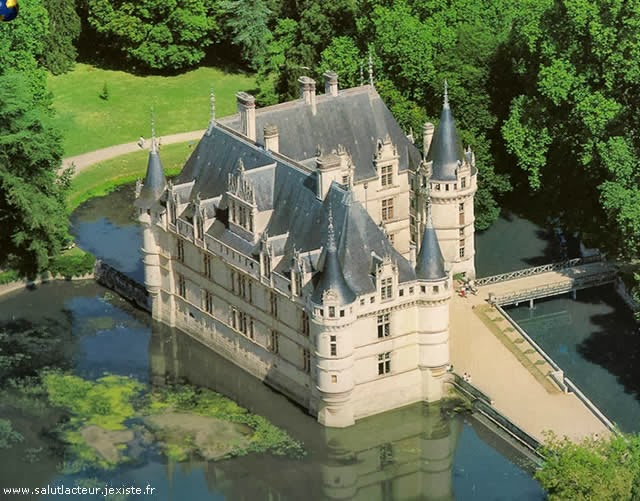 CASTELO DE AZAY-LE-RIDEAU - CHÂTEAU D'AZAY-LE-RIDEAU, FRANÇA, FRANCE CASTELO DE AZAY-LE-RIDEAU - CHÂTEAU D'AZAY-LE-RIDEAU, FRANÇA, FRANCE