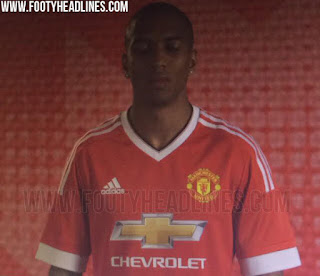 Ashley Young menajdi model jersey MU home terbaru 2015/2016 telah bocor di Twitter gambar photo model Ashley Young menajdi model jersey MU home terbaru 2015/2016 telah bocor di Twitter