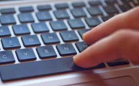 Το 68% των Ελλήνων χρηστών του Διαδικτύου αντιμετώπισαν επιβλαβές περιεχόμενο για παιδιά diadiktuo