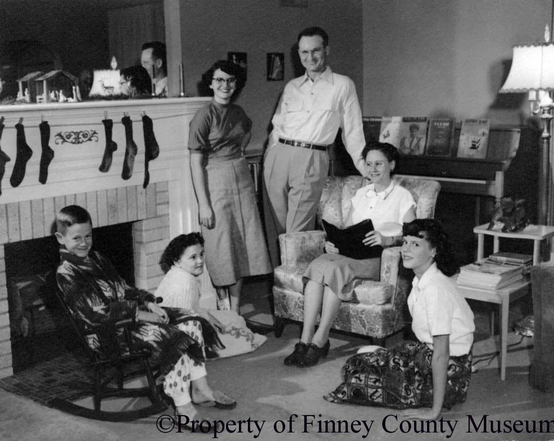 Clutter+Murders+In+Holcomb+Kansas Christmas portrait of the Clutter family of Holcomb, Kansas. The two ...