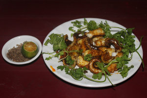 Grilled octopus (Bạch tuộc nướng) Grilled octopus (Bạch tuộc nướng)
