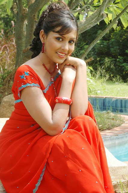 Madhu Shalini Very Hot Tamil Actress