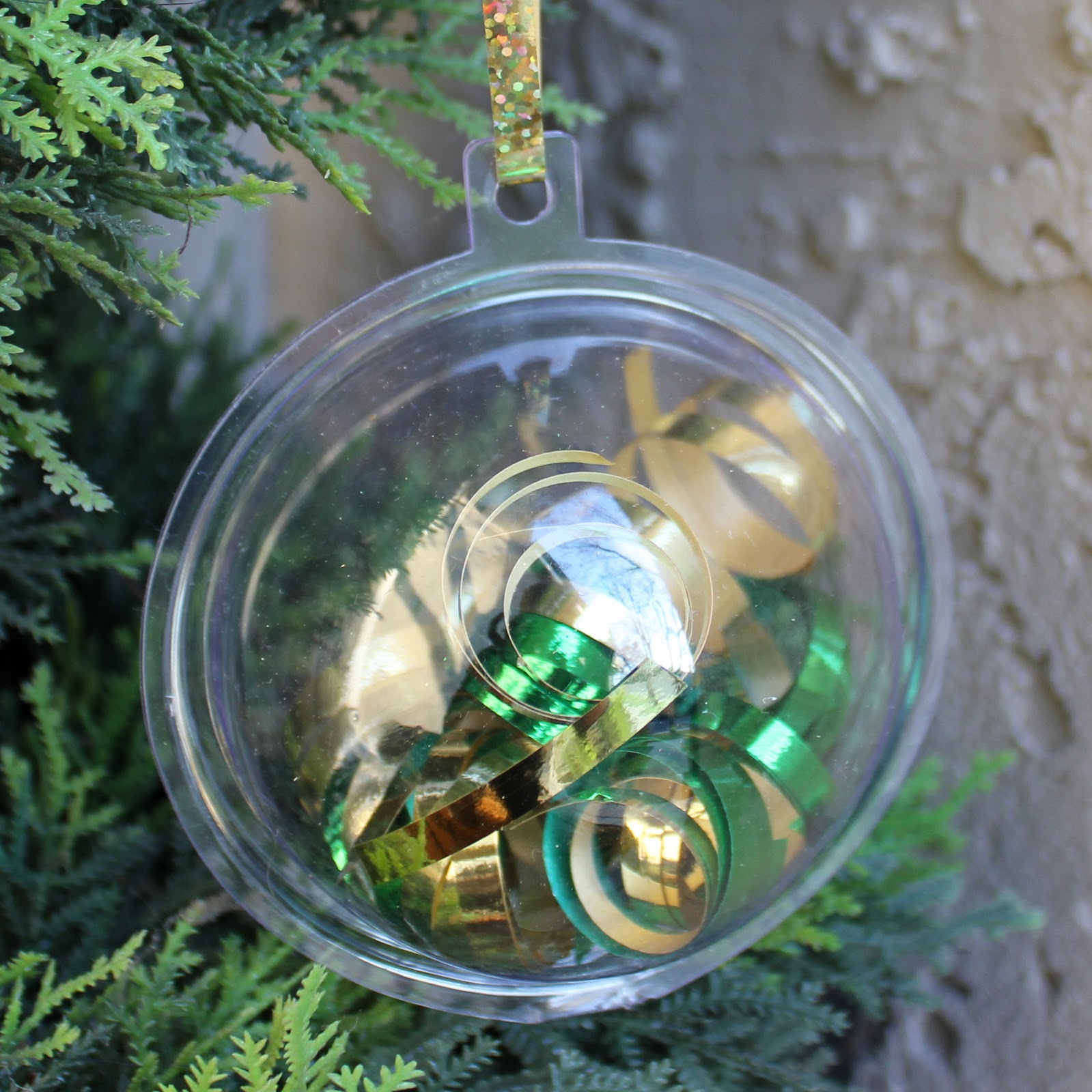 Toddler Approved! 4 Ways to Decorate a Plastic Ornament