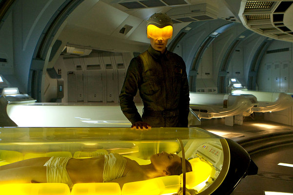 prometheus+david+in+helmet+elizabeth+sleep+chamber+michael+fassbender+noomi+rapace+newpicofdavid8.jpg