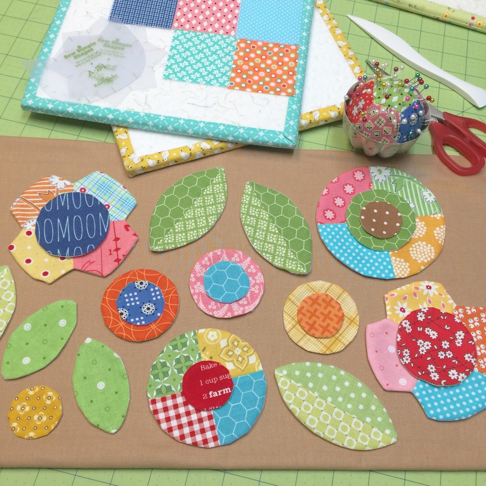 Sew Simple Shapes Easy Patchwork Circles! Bee In My Bloglovin’