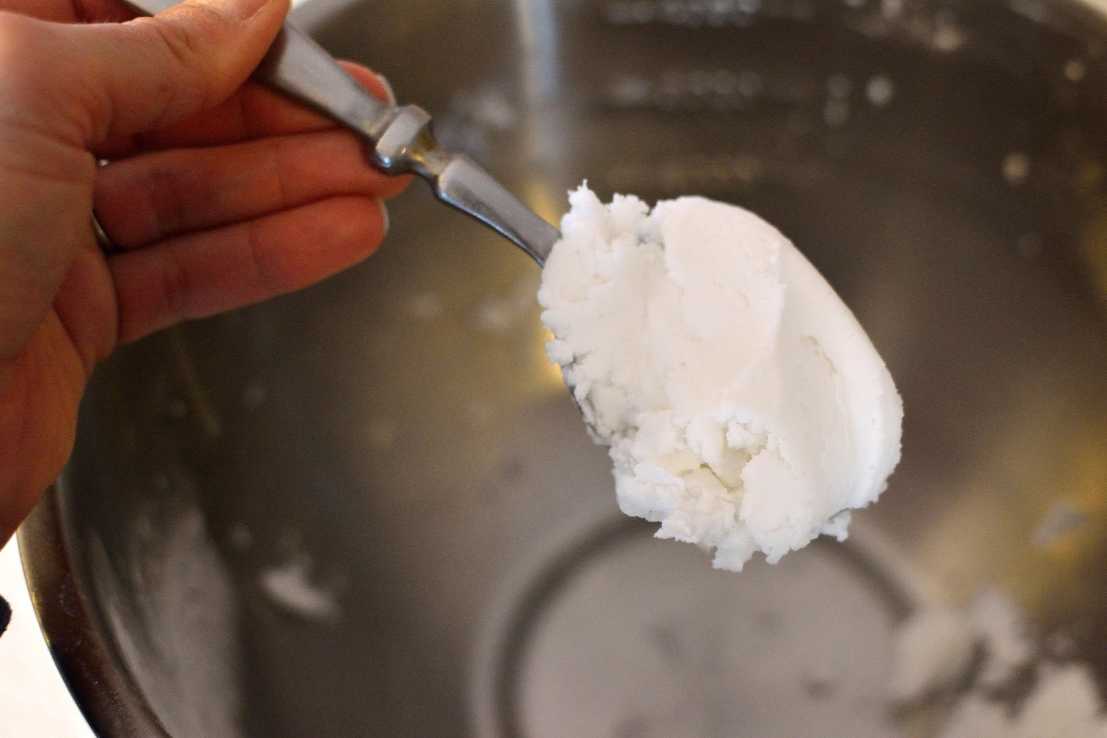 Ashley's Green Life How to Make Your Own Deodorant (3 ingredients!)