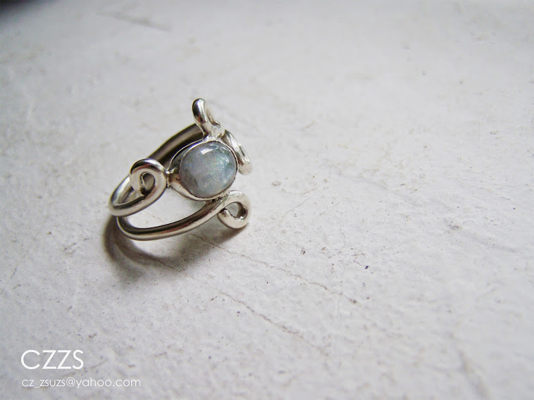 CZZS SILVER RING WITH MOONSTONE