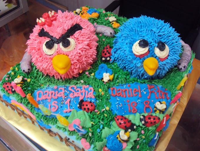 Angry bird cake